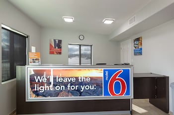 motel 6 show low az