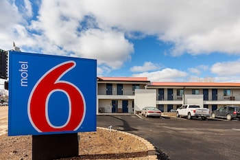 motel 6 show low az