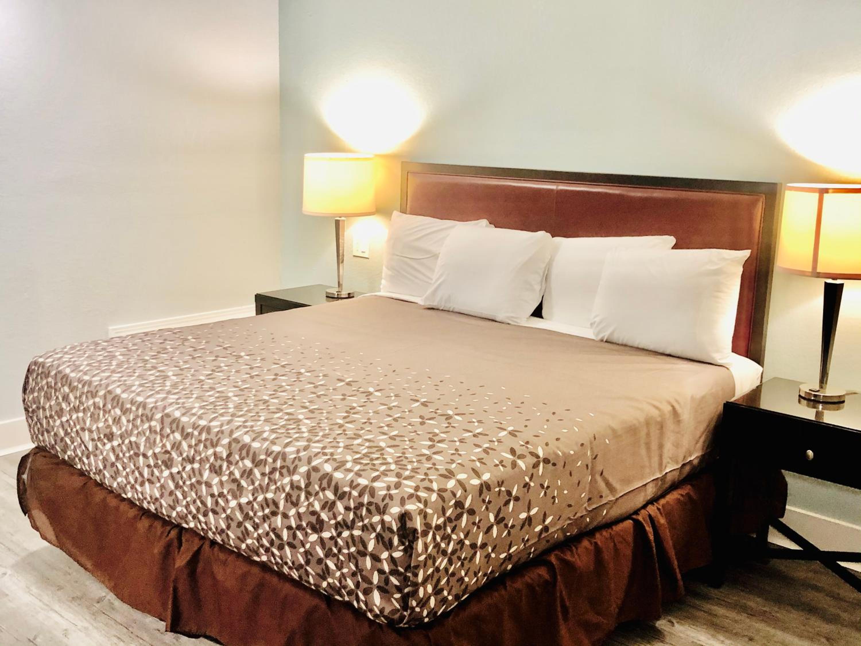 montgomery inn and suites