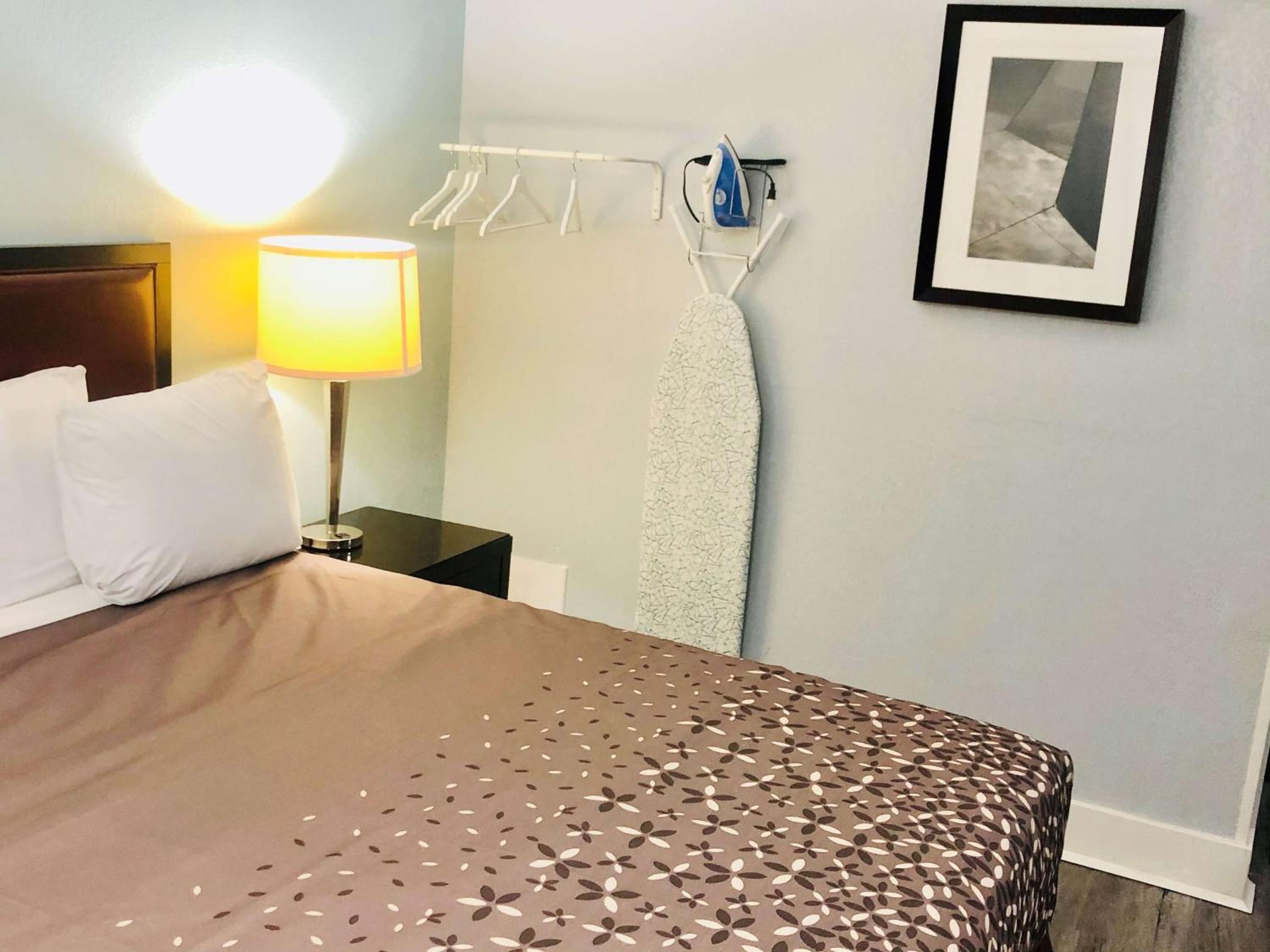 montgomery inn and suites