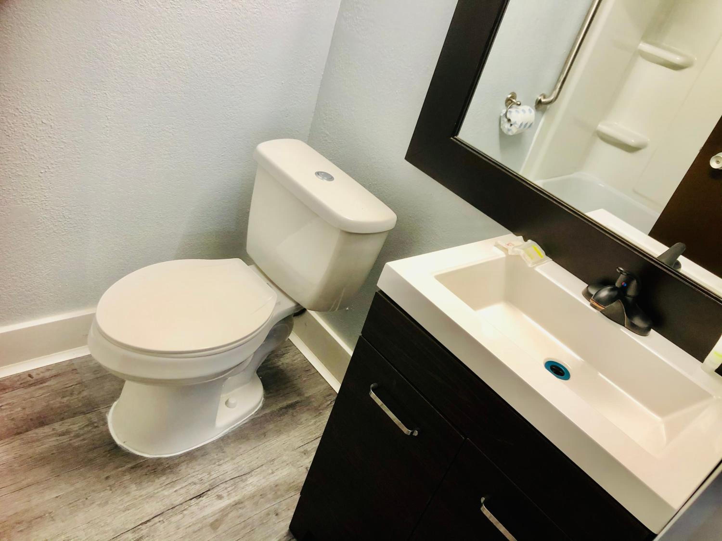 montgomery inn and suites