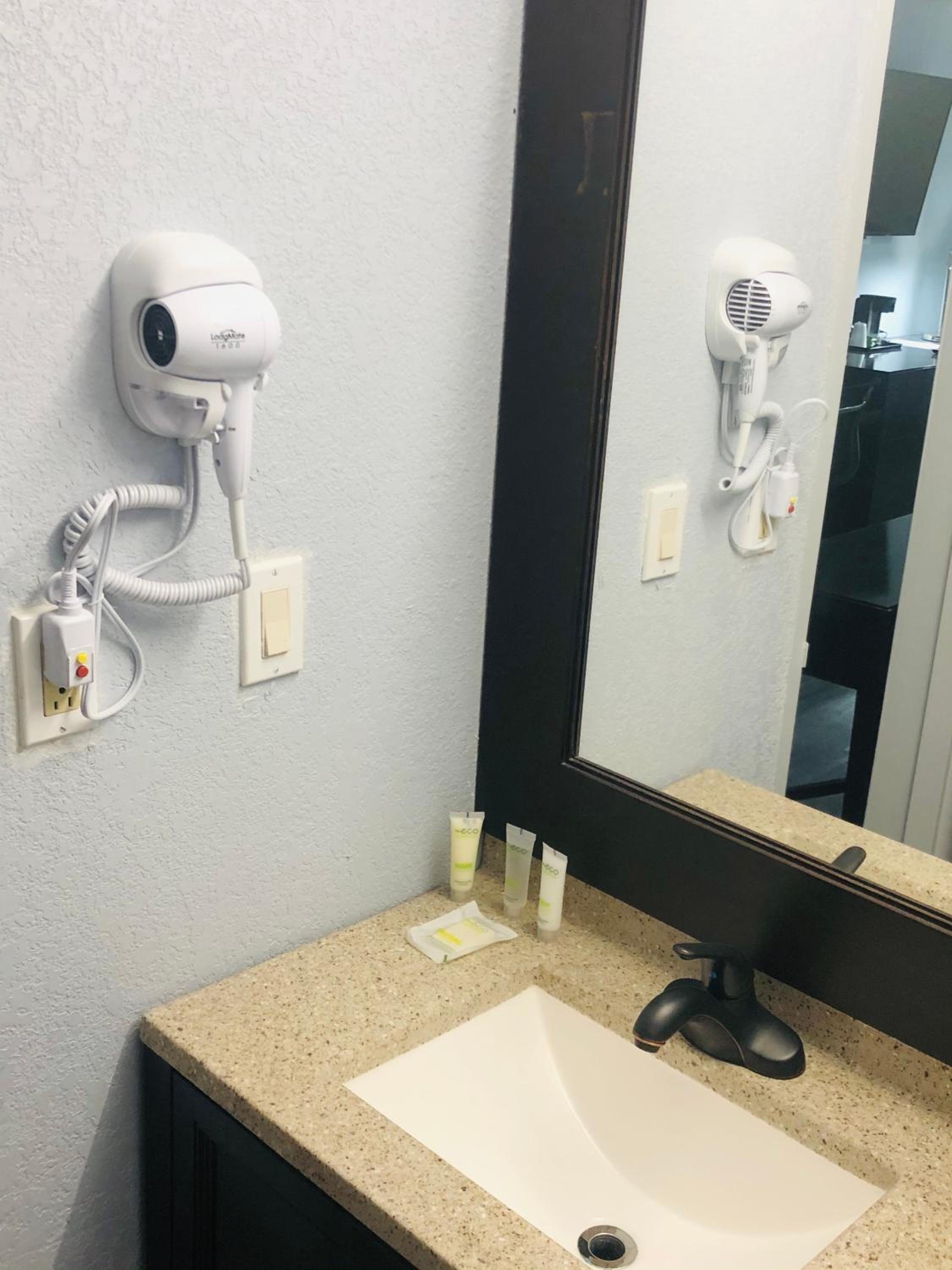 montgomery inn and suites