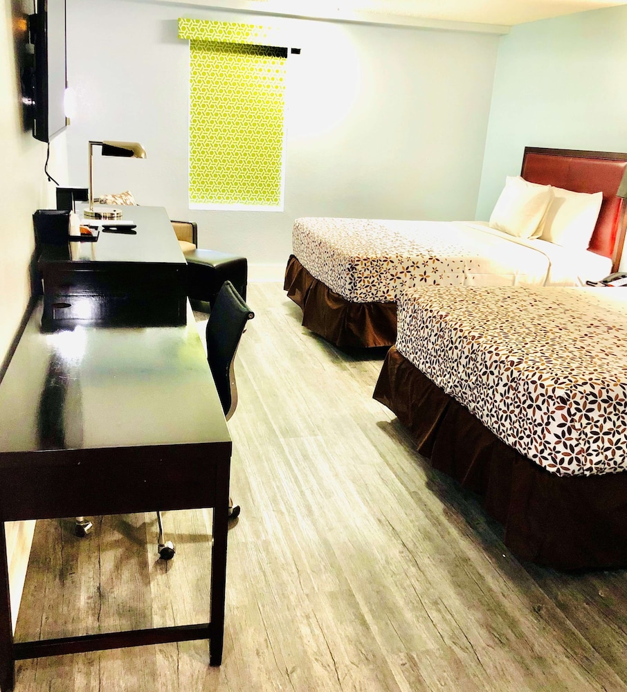 montgomery inn and suites