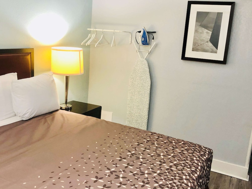 montgomery inn and suites