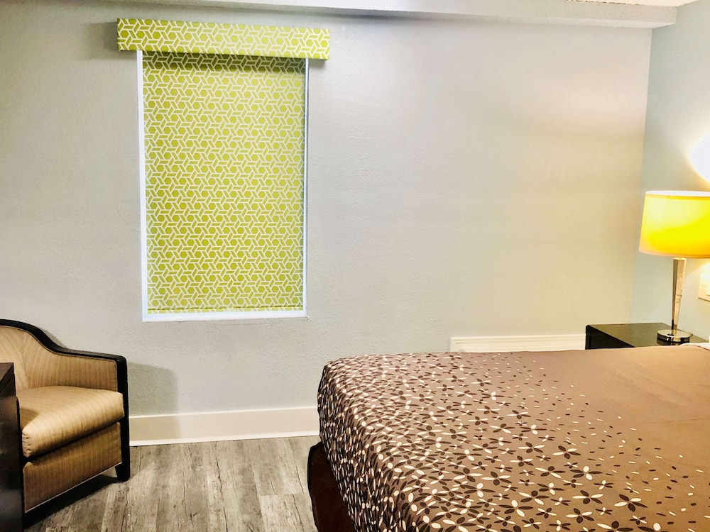 montgomery inn and suites