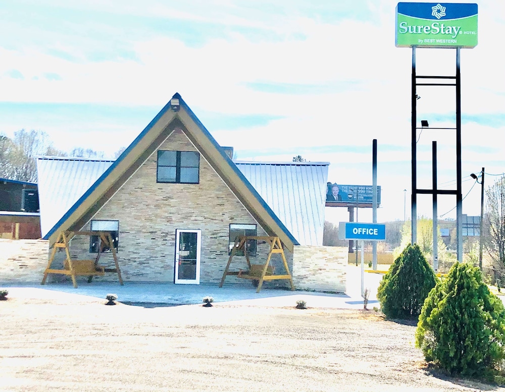 montgomery inn and suites