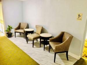 montgomery inn and suites