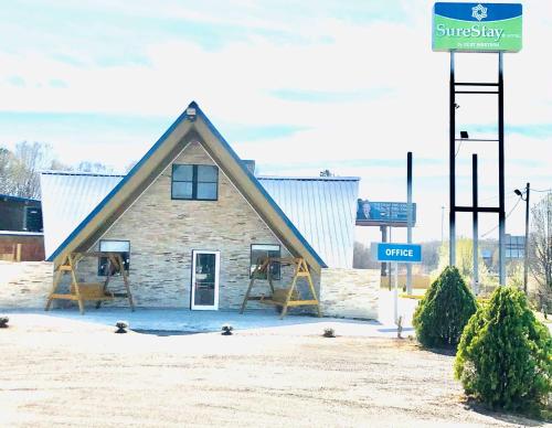 montgomery inn and suites