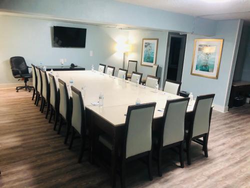 montgomery inn and suites