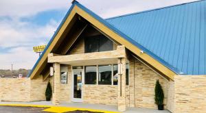 montgomery inn and suites