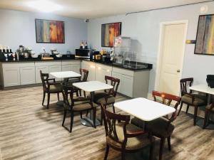 montgomery inn and suites