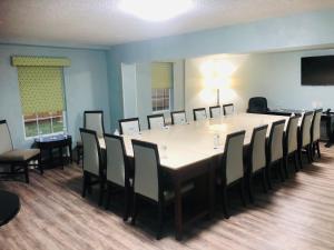 montgomery inn and suites