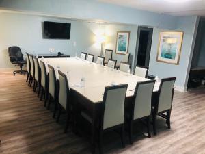 montgomery inn and suites