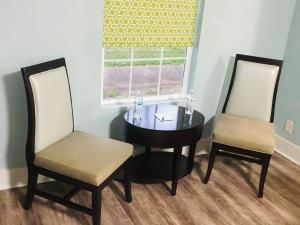 montgomery inn and suites