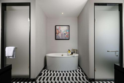 daxton hotel birmingham curio collection by hilton