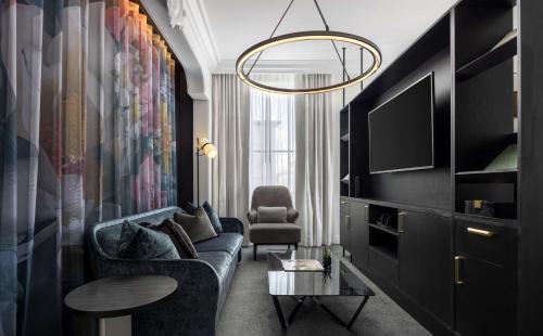 daxton hotel birmingham curio collection by hilton
