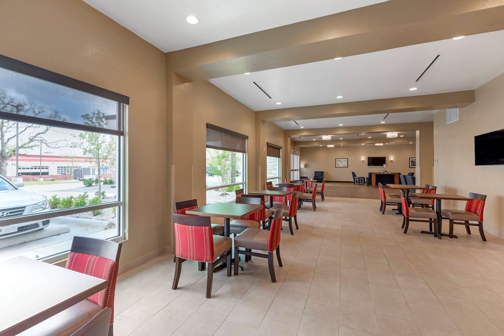 comfort inn and suites euless dfw west