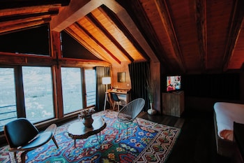 dims hotel and restaurant