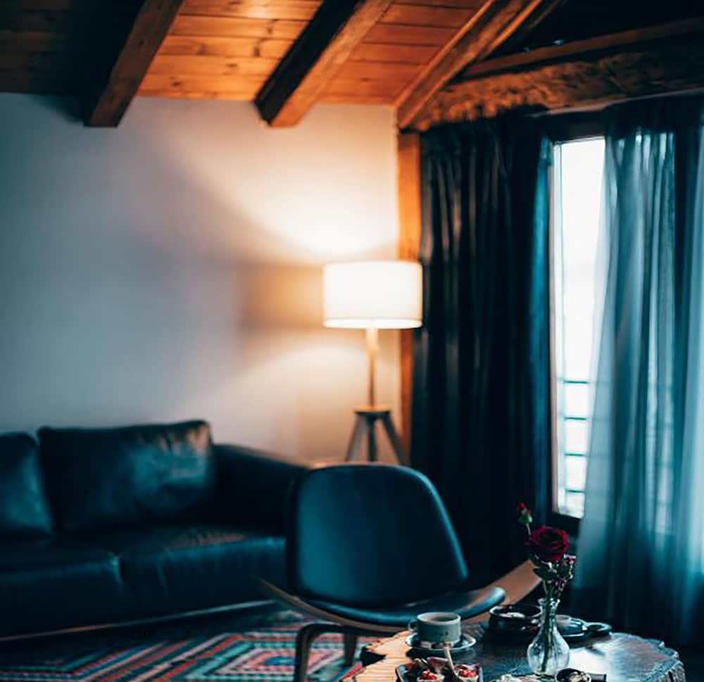 dims hotel and restaurant