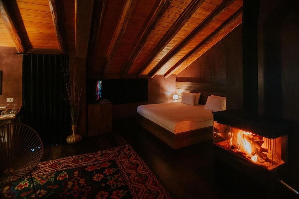 dims hotel and restaurant