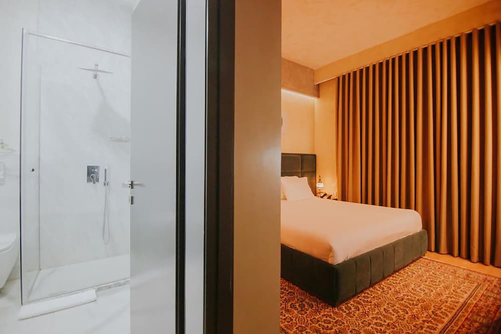 dims hotel and restaurant