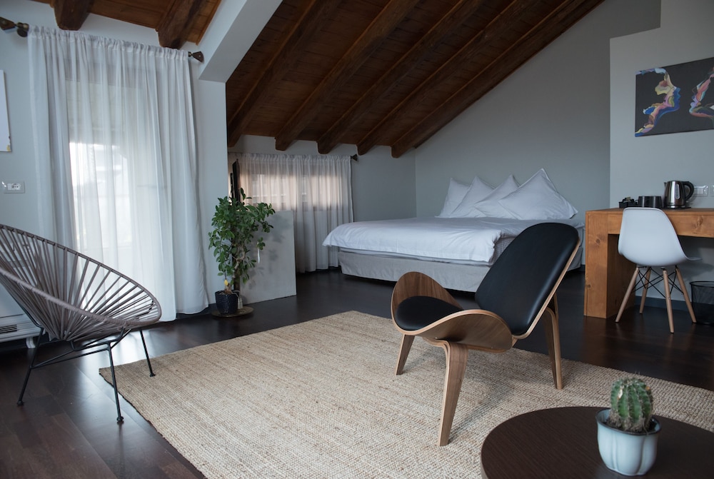 dims hotel and restaurant