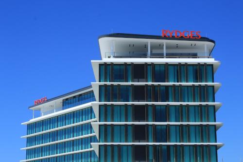 rydges gold coast airport