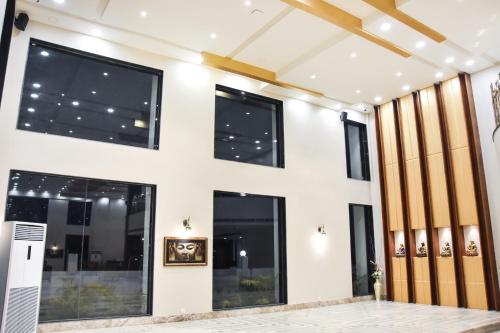 hotel platinum shravasti