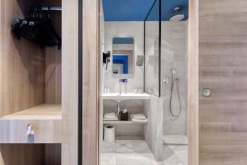 kyriad lyon ouest limonest