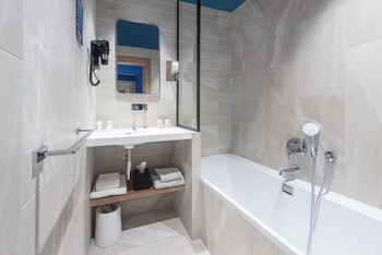 kyriad lyon ouest limonest