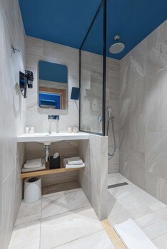 kyriad lyon ouest limonest