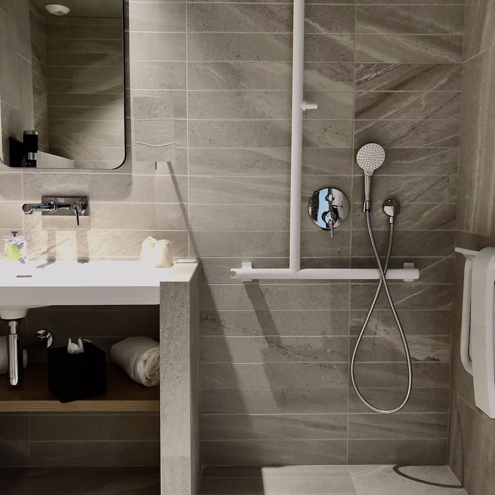 kyriad lyon ouest limonest