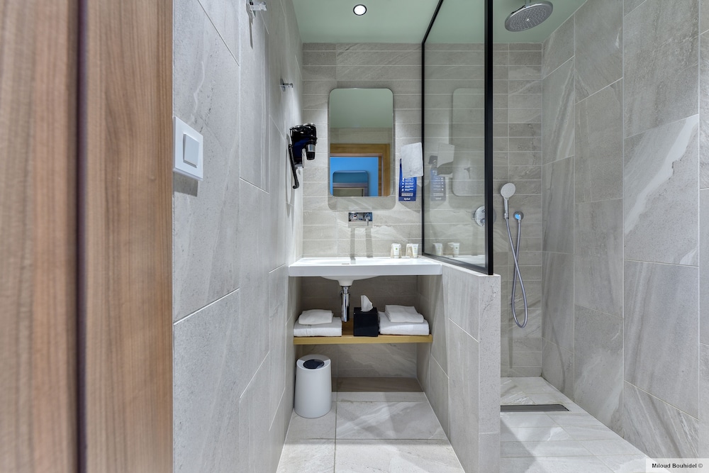 kyriad lyon ouest limonest