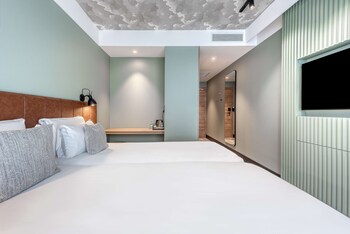 kyriad lyon ouest limonest