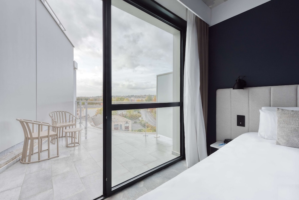 kyriad lyon ouest limonest