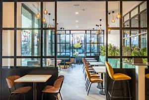 kyriad lyon ouest limonest