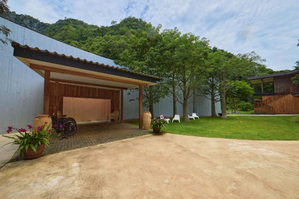 hansar khao yai