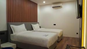 regatta suites