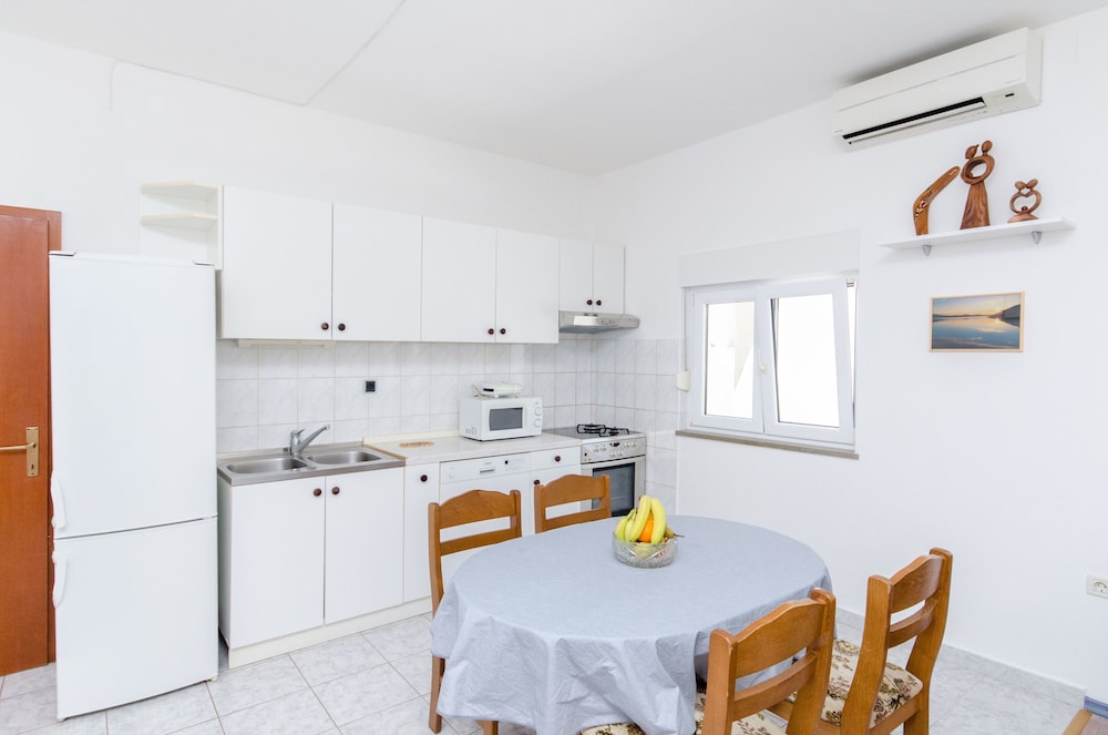 apartments and rooms iva