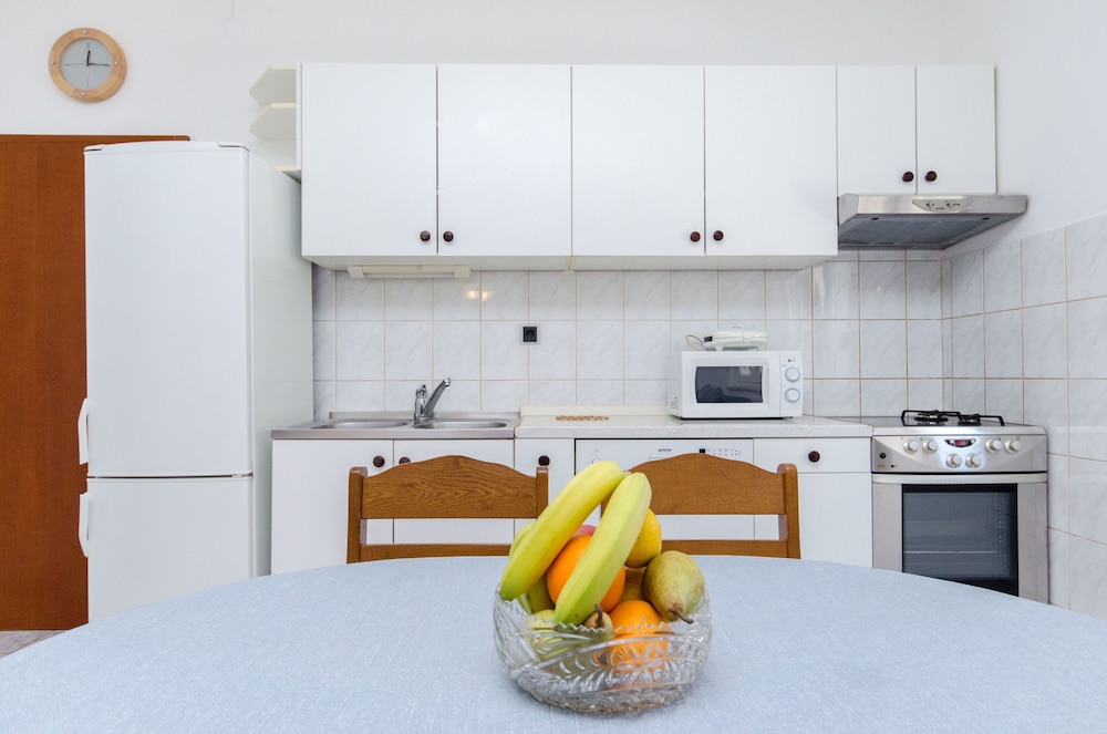 apartments and rooms iva