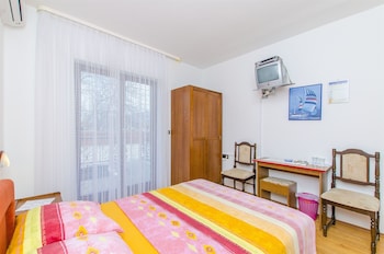 apartments and rooms iva