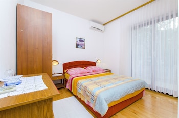 apartments and rooms iva