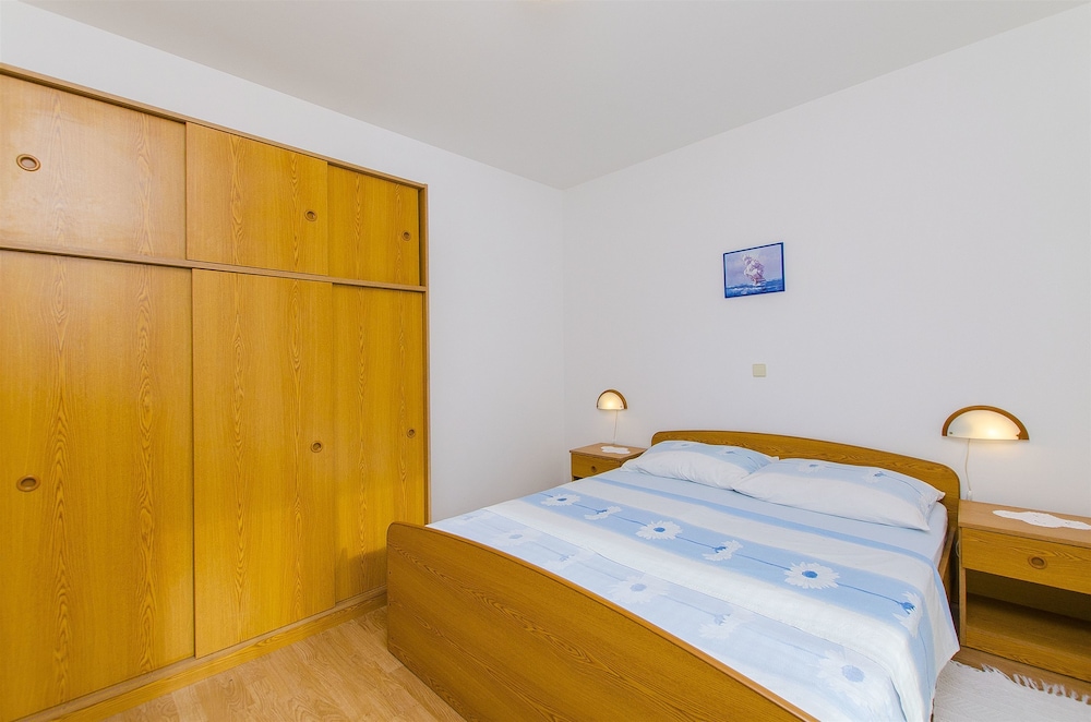 apartments and rooms iva