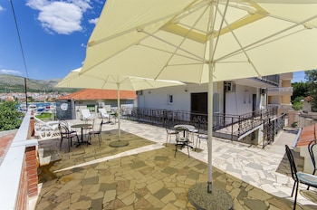 apartments and rooms iva