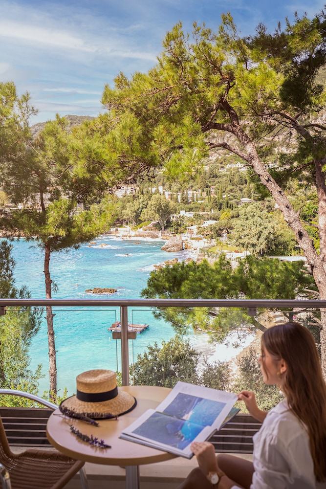 akrotiri beach resort hotel adult friendly