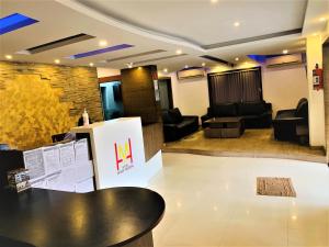 Hotel Half Moon,No.285,Vivekananda Street, Sh 49, Opp. Kfc, Sangam Colony, Kottivakkam, Chennai,3 star