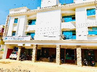 Hotel Half Moon,No.285,Vivekananda Street, Sh 49, Opp. Kfc, Sangam Colony, Kottivakkam, Chennai,3 star