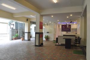 Jk Rooms 126 Hotel Parashar Legacy,House No:-428, Beside Platinum Hospital, Sitabuldi, Nagpur, Maharashtra 440012,2 star