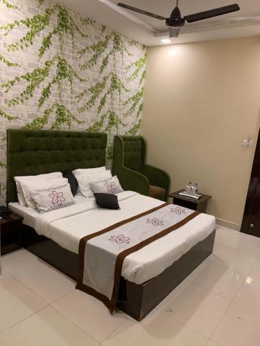 Jk Rooms 126 Hotel Parashar Legacy,House No:-428, Beside Platinum Hospital, Sitabuldi, Nagpur, Maharashtra 440012,2 star