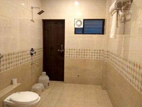 Jk Rooms 126 Hotel Parashar Legacy,House No:-428, Beside Platinum Hospital, Sitabuldi, Nagpur, Maharashtra 440012,2 star